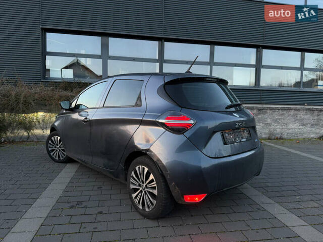 Серый Рено Зое, объемом двигателя 0 л и пробегом 40 тыс. км за 12200 $, фото 7 на Automoto.ua