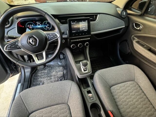 Серый Рено Зое, объемом двигателя 0 л и пробегом 46 тыс. км за 13200 $, фото 5 на Automoto.ua