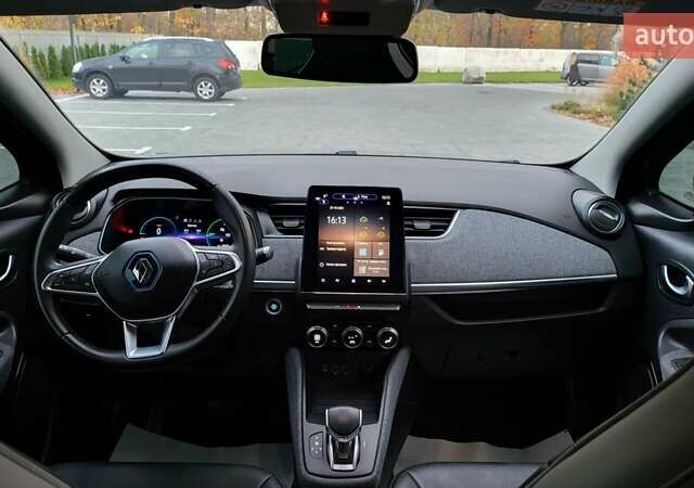 Серый Рено Зое, объемом двигателя 0 л и пробегом 103 тыс. км за 12200 $, фото 21 на Automoto.ua