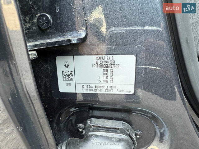 Серый Рено Зое, объемом двигателя 0 л и пробегом 24 тыс. км за 14950 $, фото 35 на Automoto.ua