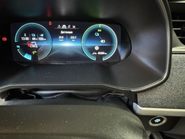 Серый Рено Зое, объемом двигателя 0 л и пробегом 46 тыс. км за 13200 $, фото 4 на Automoto.ua