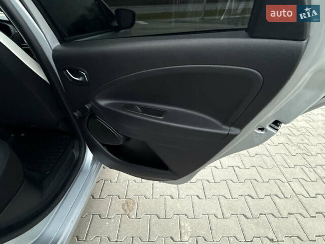 Сірий Рено Зое, об'ємом двигуна 0 л та пробігом 85 тис. км за 12600 $, фото 22 на Automoto.ua