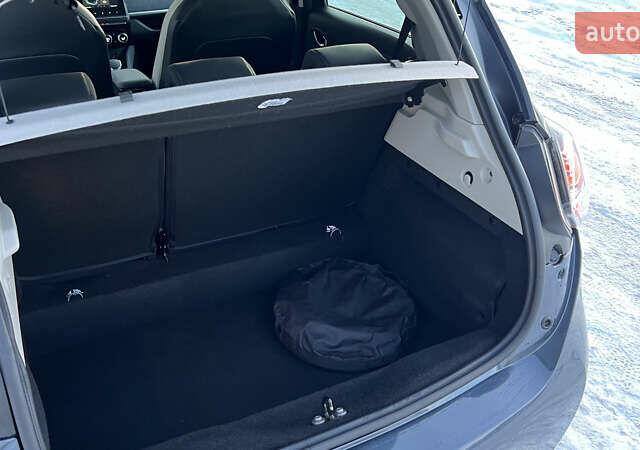 Серый Рено Зое, объемом двигателя 0 л и пробегом 31 тыс. км за 13750 $, фото 35 на Automoto.ua