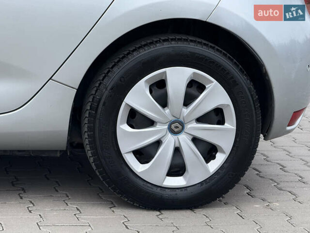 Сірий Рено Зое, об'ємом двигуна 0 л та пробігом 85 тис. км за 12600 $, фото 14 на Automoto.ua