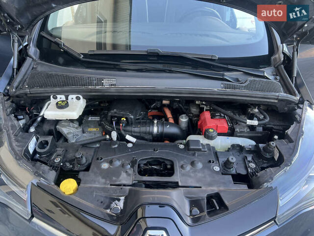 Серый Рено Зое, объемом двигателя 0 л и пробегом 115 тыс. км за 12650 $, фото 41 на Automoto.ua