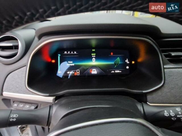 Серый Рено Зое, объемом двигателя 0 л и пробегом 32 тыс. км за 14500 $, фото 10 на Automoto.ua