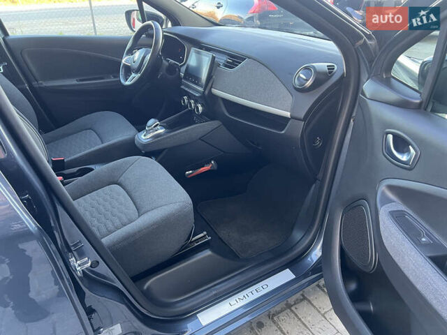 Серый Рено Зое, объемом двигателя 0 л и пробегом 115 тыс. км за 12650 $, фото 15 на Automoto.ua