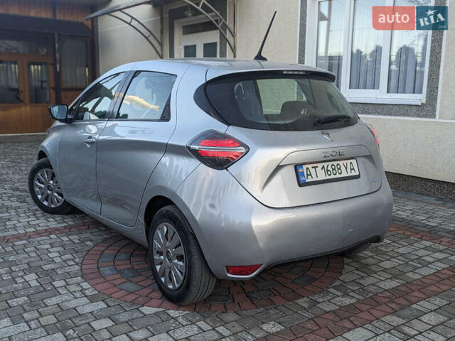 Серый Рено Зое, объемом двигателя 0 л и пробегом 29 тыс. км за 13400 $, фото 5 на Automoto.ua