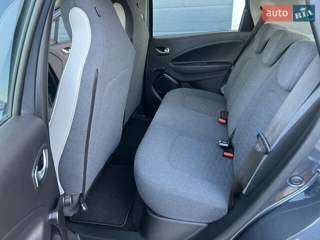 Серый Рено Зое, объемом двигателя 0 л и пробегом 115 тыс. км за 12650 $, фото 24 на Automoto.ua