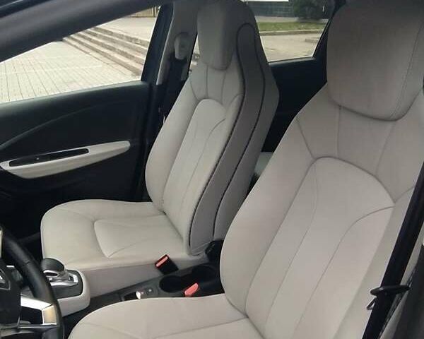 Серый Рено Зое, объемом двигателя 0 л и пробегом 19 тыс. км за 15900 $, фото 12 на Automoto.ua