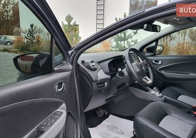 Серый Рено Зое, объемом двигателя 0 л и пробегом 103 тыс. км за 12200 $, фото 17 на Automoto.ua