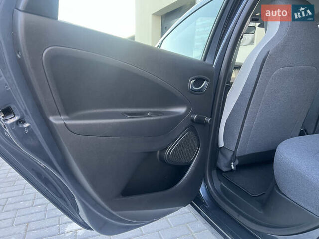 Серый Рено Зое, объемом двигателя 0 л и пробегом 115 тыс. км за 12650 $, фото 26 на Automoto.ua