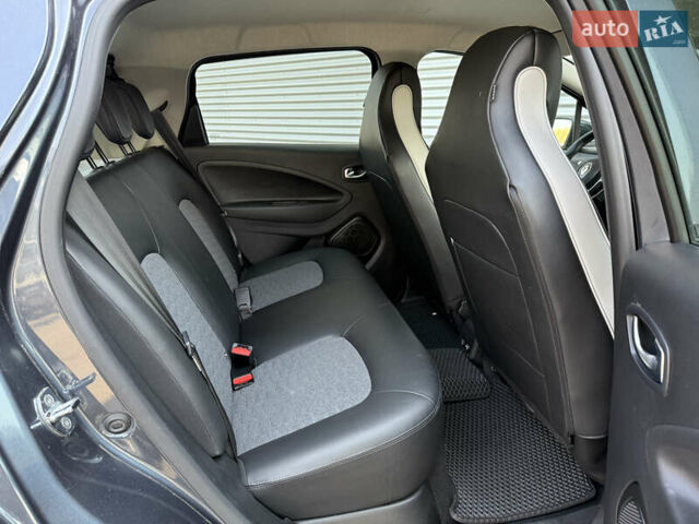 Серый Рено Зое, объемом двигателя 0 л и пробегом 24 тыс. км за 14950 $, фото 41 на Automoto.ua