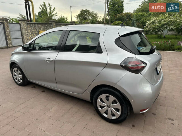 Серый Рено Зое, объемом двигателя 0 л и пробегом 77 тыс. км за 11999 $, фото 8 на Automoto.ua