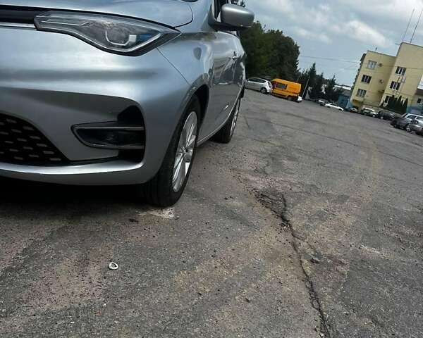 Серый Рено Зое, объемом двигателя 0 л и пробегом 38 тыс. км за 16250 $, фото 37 на Automoto.ua