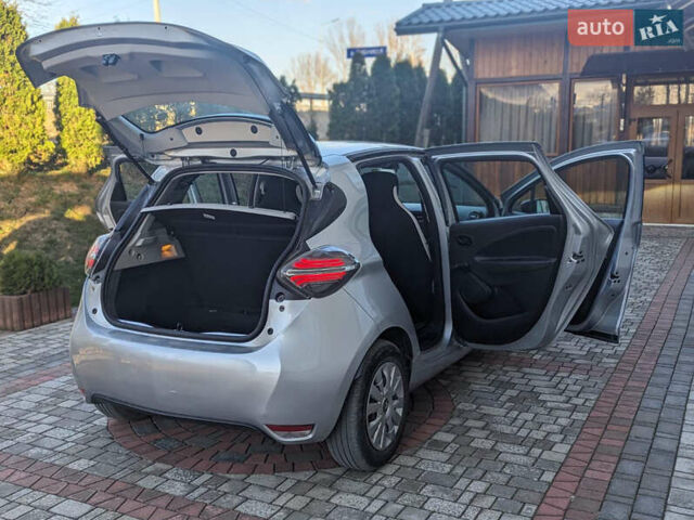 Серый Рено Зое, объемом двигателя 0 л и пробегом 29 тыс. км за 13400 $, фото 18 на Automoto.ua