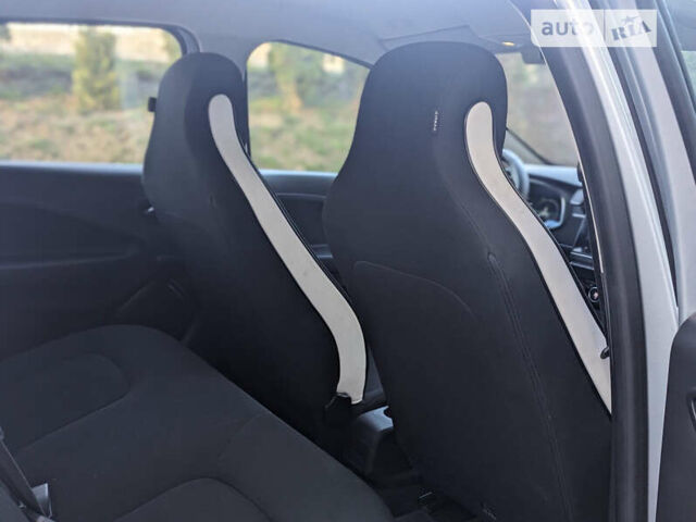 Серый Рено Зое, объемом двигателя 0 л и пробегом 29 тыс. км за 13400 $, фото 13 на Automoto.ua