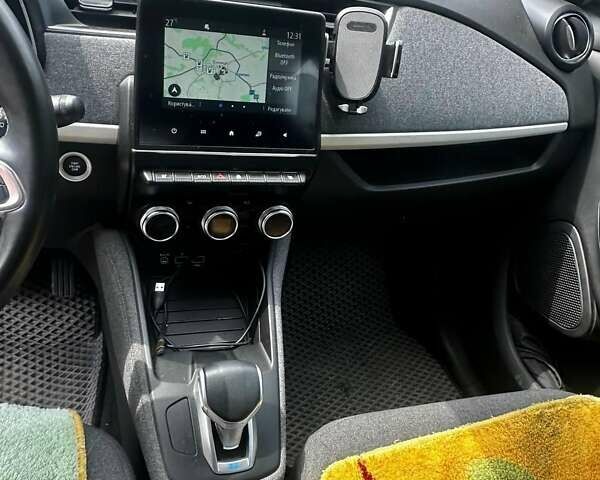 Серый Рено Зое, объемом двигателя 0 л и пробегом 38 тыс. км за 16250 $, фото 11 на Automoto.ua