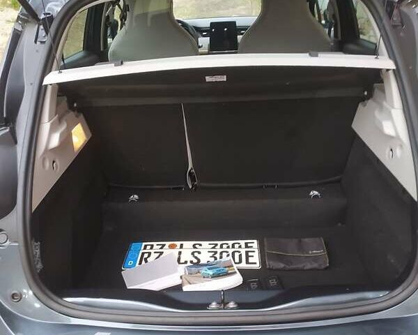 Серый Рено Зое, объемом двигателя 0 л и пробегом 19 тыс. км за 15900 $, фото 21 на Automoto.ua