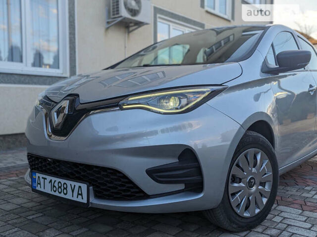 Серый Рено Зое, объемом двигателя 0 л и пробегом 29 тыс. км за 14999 $, фото 3 на Automoto.ua