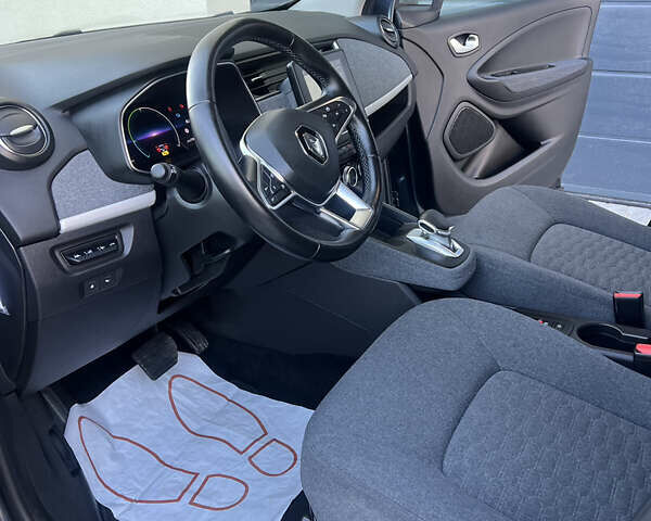 Серый Рено Зое, объемом двигателя 0 л и пробегом 115 тыс. км за 12650 $, фото 28 на Automoto.ua