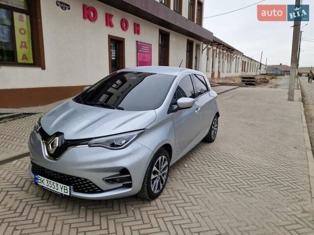 Серый Рено Зое, объемом двигателя 0 л и пробегом 32 тыс. км за 14500 $, фото 5 на Automoto.ua