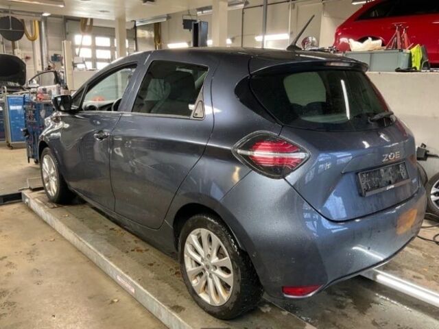 Серый Рено Зое, объемом двигателя 0 л и пробегом 105 тыс. км за 11900 $, фото 3 на Automoto.ua