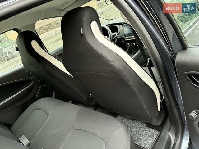 Серый Рено Зое, объемом двигателя 0 л и пробегом 33 тыс. км за 12900 $, фото 52 на Automoto.ua