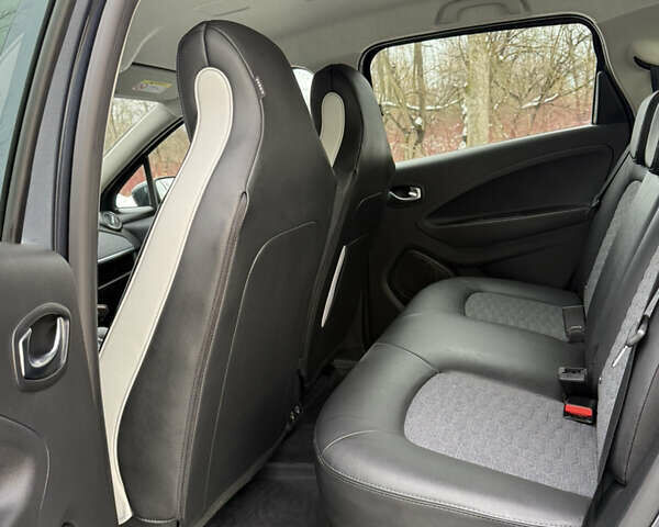 Сірий Рено Зое, об'ємом двигуна 0 л та пробігом 99 тис. км за 13950 $, фото 24 на Automoto.ua