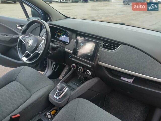 Серый Рено Зое, объемом двигателя 0 л и пробегом 68 тыс. км за 13700 $, фото 15 на Automoto.ua