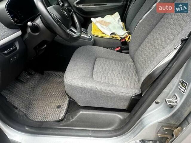 Серый Рено Зое, объемом двигателя 0 л и пробегом 38 тыс. км за 16250 $, фото 14 на Automoto.ua