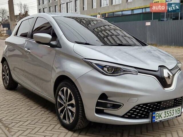 Серый Рено Зое, объемом двигателя 0 л и пробегом 32 тыс. км за 14500 $, фото 7 на Automoto.ua