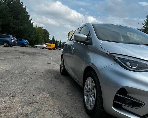 Серый Рено Зое, объемом двигателя 0 л и пробегом 38 тыс. км за 16250 $, фото 2 на Automoto.ua