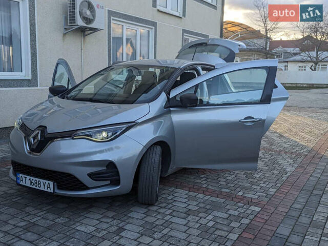 Серый Рено Зое, объемом двигателя 0 л и пробегом 29 тыс. км за 13400 $, фото 20 на Automoto.ua