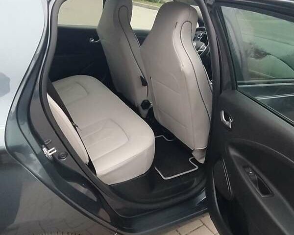 Серый Рено Зое, объемом двигателя 0 л и пробегом 19 тыс. км за 15900 $, фото 4 на Automoto.ua