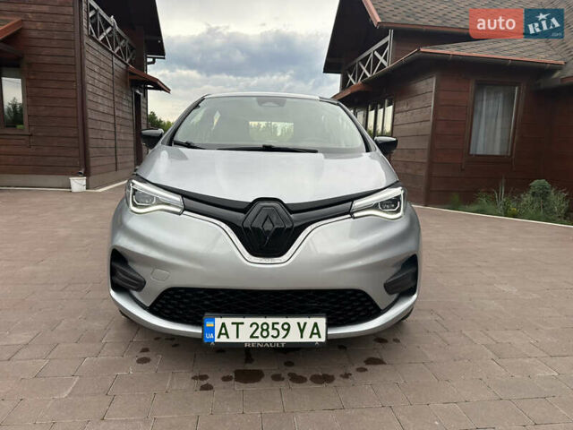 Серый Рено Зое, объемом двигателя 0 л и пробегом 77 тыс. км за 11999 $, фото 1 на Automoto.ua
