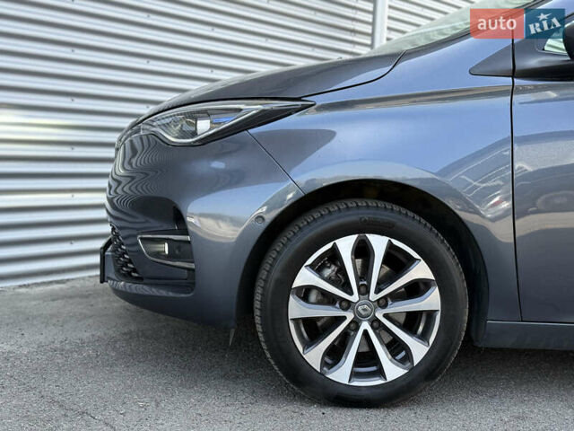 Серый Рено Зое, объемом двигателя 0 л и пробегом 24 тыс. км за 14950 $, фото 77 на Automoto.ua