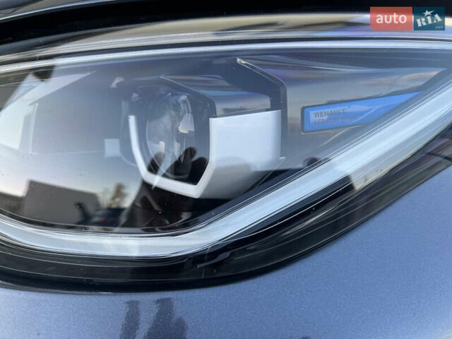 Серый Рено Зое, объемом двигателя 0 л и пробегом 115 тыс. км за 12650 $, фото 43 на Automoto.ua