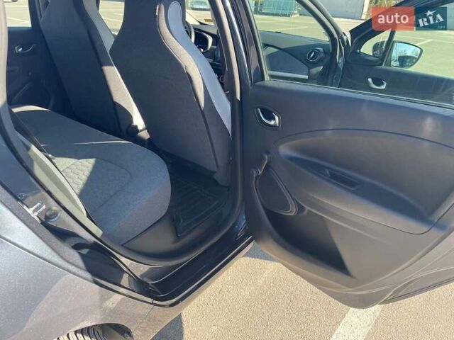 Серый Рено Зое, объемом двигателя 0 л и пробегом 22 тыс. км за 14100 $, фото 9 на Automoto.ua