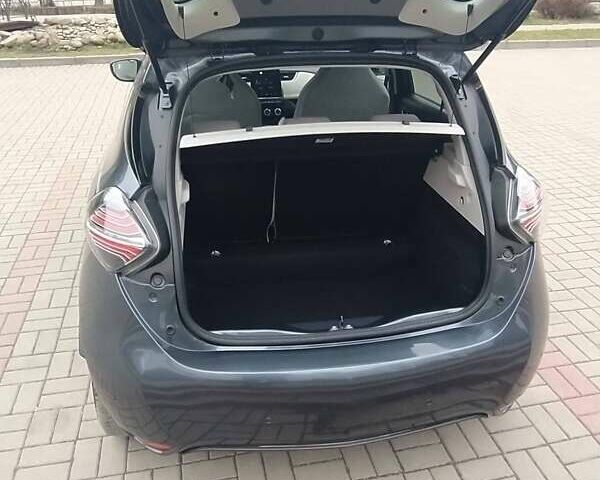 Серый Рено Зое, объемом двигателя 0 л и пробегом 19 тыс. км за 15900 $, фото 6 на Automoto.ua