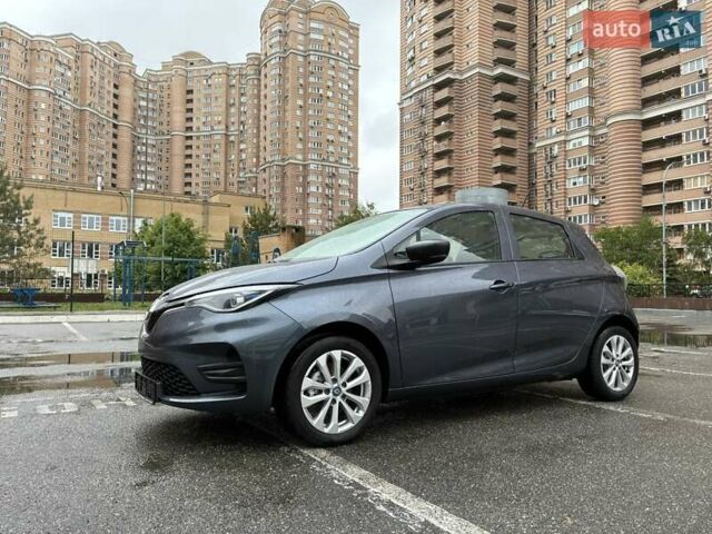 Серый Рено Зое, объемом двигателя 0 л и пробегом 33 тыс. км за 12900 $, фото 33 на Automoto.ua