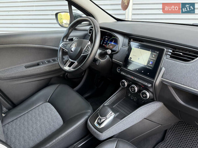 Серый Рено Зое, объемом двигателя 0 л и пробегом 24 тыс. км за 14950 $, фото 31 на Automoto.ua