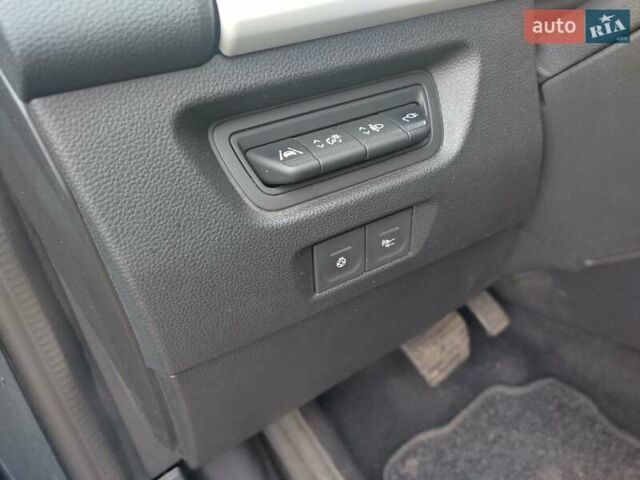 Серый Рено Зое, объемом двигателя 0 л и пробегом 68 тыс. км за 13700 $, фото 18 на Automoto.ua