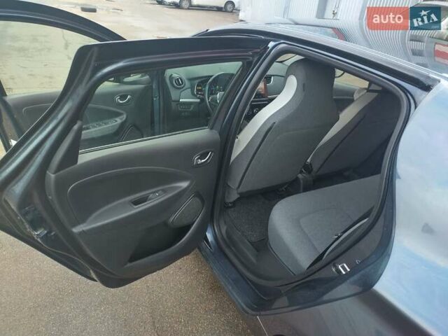 Серый Рено Зое, объемом двигателя 0 л и пробегом 68 тыс. км за 13700 $, фото 21 на Automoto.ua