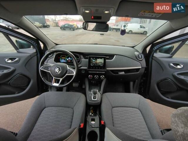 Серый Рено Зое, объемом двигателя 0 л и пробегом 68 тыс. км за 13700 $, фото 13 на Automoto.ua