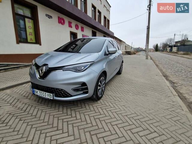 Серый Рено Зое, объемом двигателя 0 л и пробегом 32 тыс. км за 14500 $, фото 1 на Automoto.ua