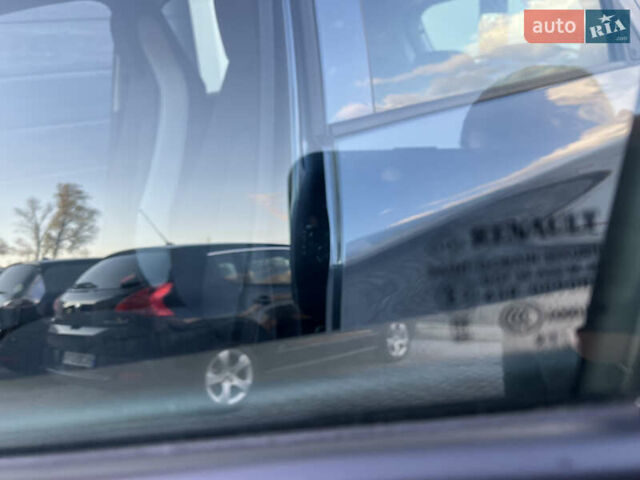 Серый Рено Зое, объемом двигателя 0 л и пробегом 115 тыс. км за 12650 $, фото 44 на Automoto.ua