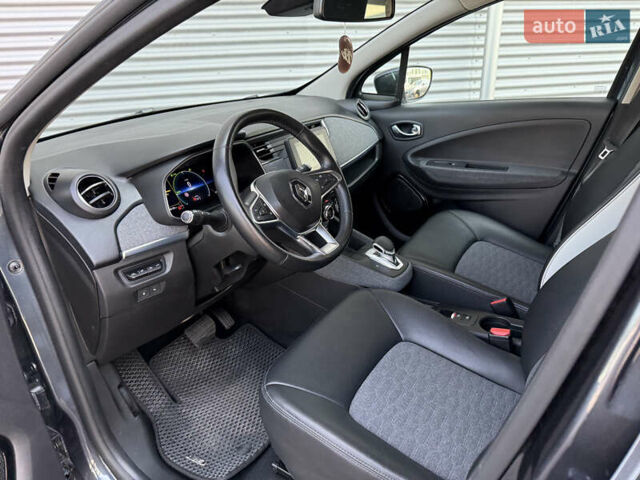 Серый Рено Зое, объемом двигателя 0 л и пробегом 24 тыс. км за 14950 $, фото 64 на Automoto.ua