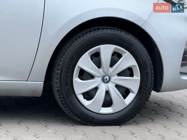 Сірий Рено Зое, об'ємом двигуна 0 л та пробігом 85 тис. км за 12600 $, фото 11 на Automoto.ua