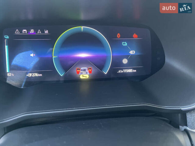 Серый Рено Зое, объемом двигателя 0 л и пробегом 115 тыс. км за 12650 $, фото 38 на Automoto.ua